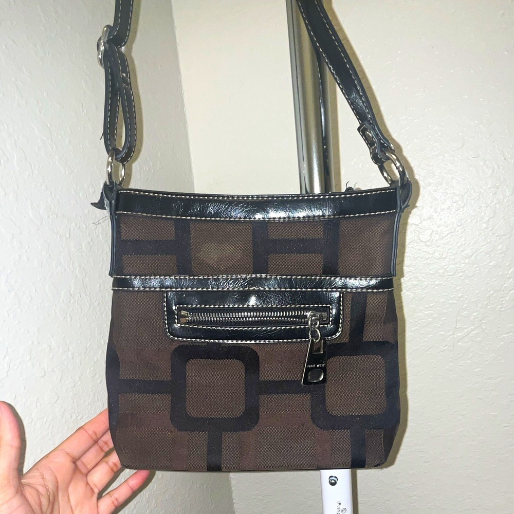Nine West Brown Black Geometric Shoulder Bag Zip Closure Silver Hardware Pockets